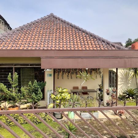 GIO Guesthouse Bogor Extérieur photo