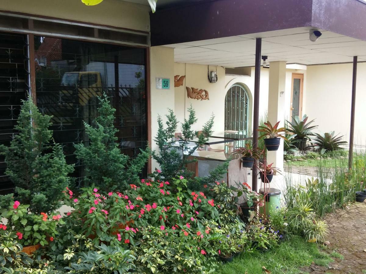 GIO Guesthouse Bogor Extérieur photo